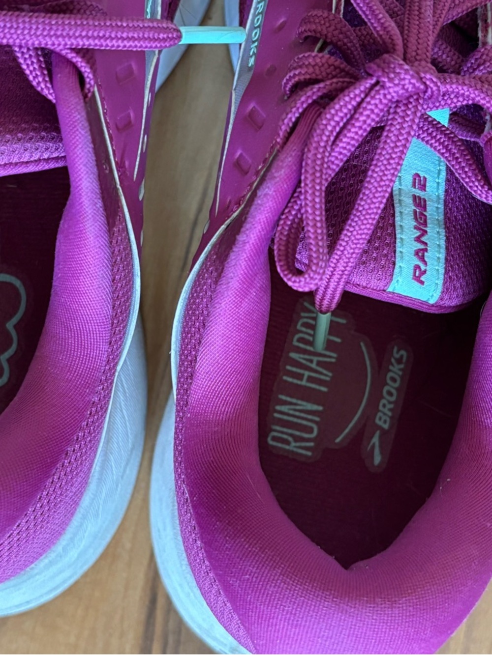 Brooks women, fuchsia, pink, running shoes sneakers range 2 size 9 - Picture 7 of 11